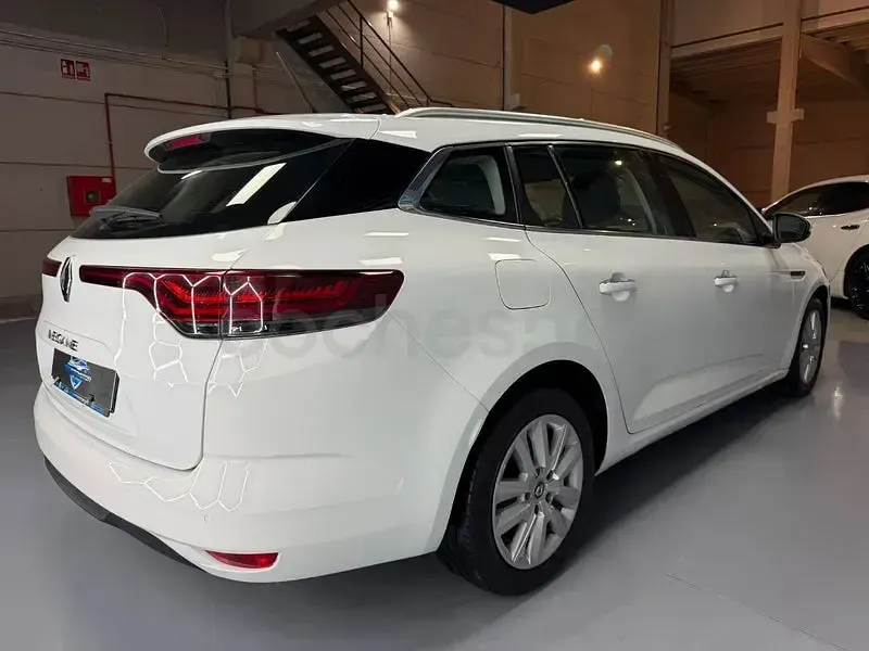 Usado Renault Mégane GrandTour Business 115 CV (84 kW) 2022 Blanco Familiar