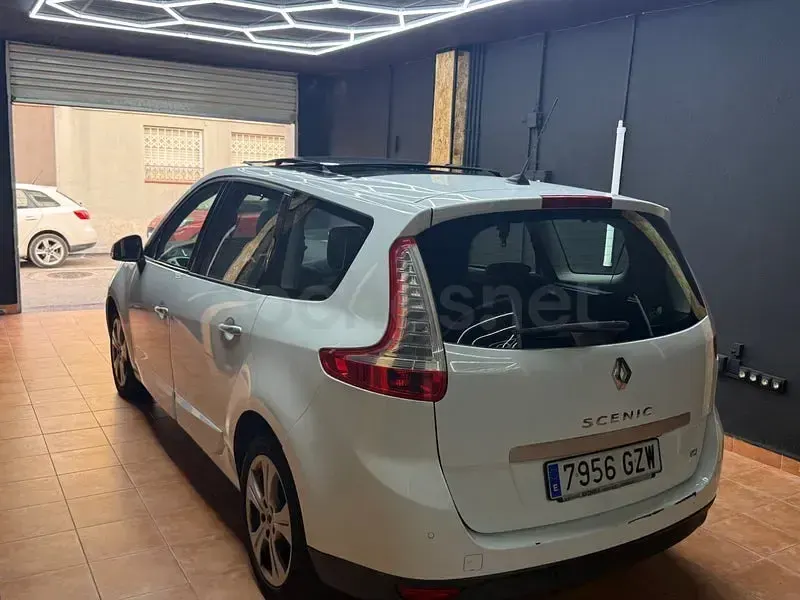 Usado Renault Grand Scénic Dynamique 131 CV (96 kW) 2010 Blanco Monovolumen