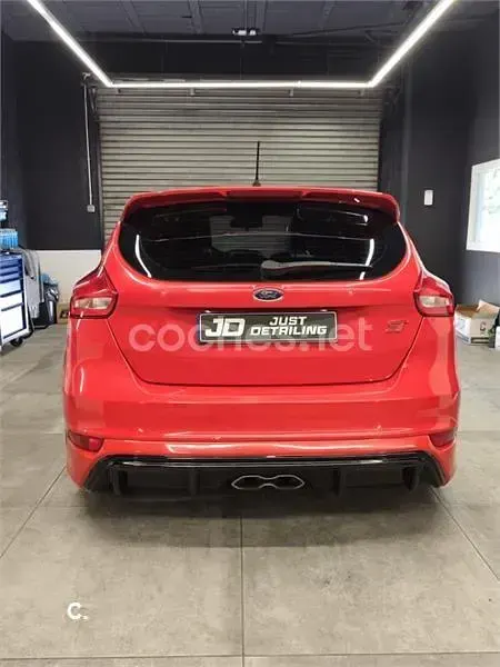 Usado Ford Focus ST 185 CV (136 kW) 2015 Rojo Berlina