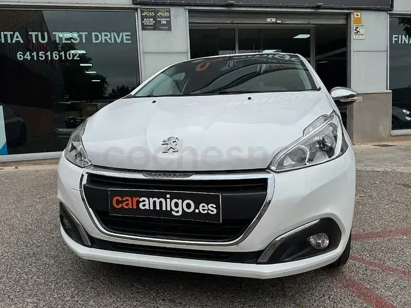Usado Peugeot 208 Style 82 CV (60 kW) 2017 Blanco Utilitario