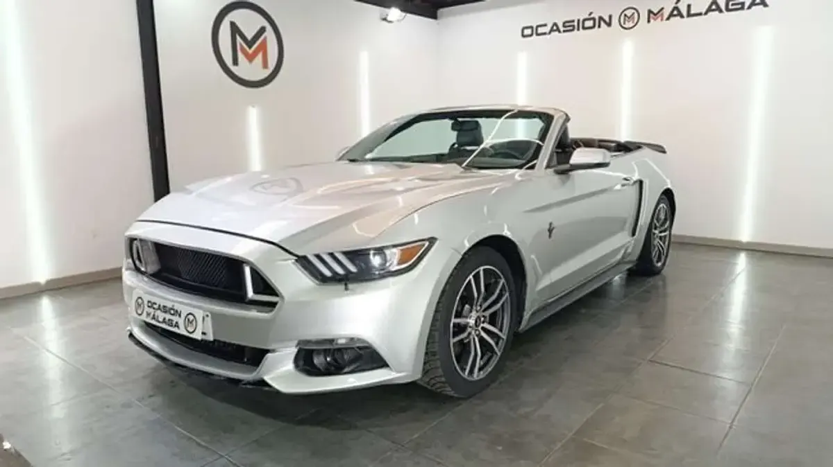 Usado Ford Mustang 314 CV (230 kW) 2017 Plateado Descapotable