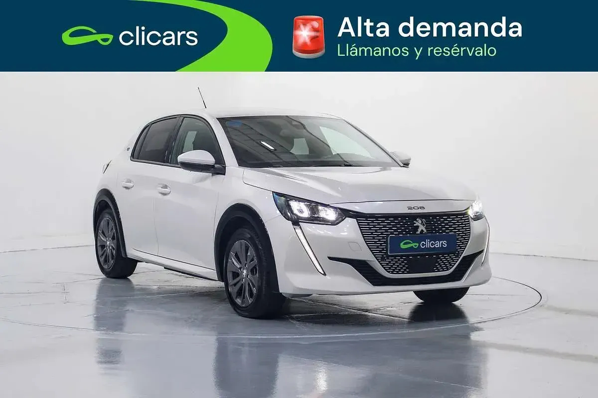 Usado Peugeot e-208 Allure 100 kW (136 CV) 2021 Blanco Utilitario