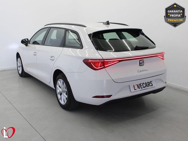 Usado Seat Leon Style 115 CV (84 kW) 2022 Blanco Utilitario