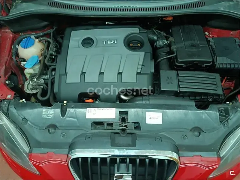 Usado Seat Altea XL Reference 105 CV (77 kW) 2010 Rojo Monovolumen