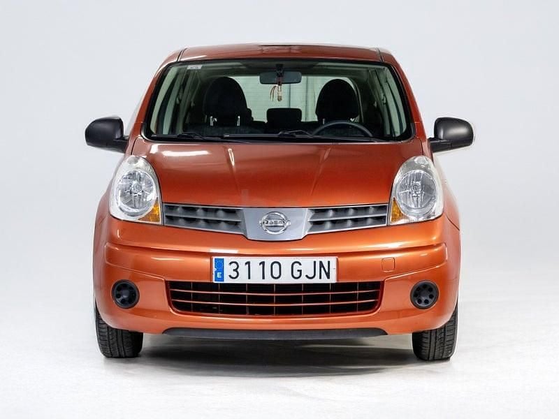 Usado Nissan Note Acenta 88 CV (64 kW) 2008 Granate Utilitario