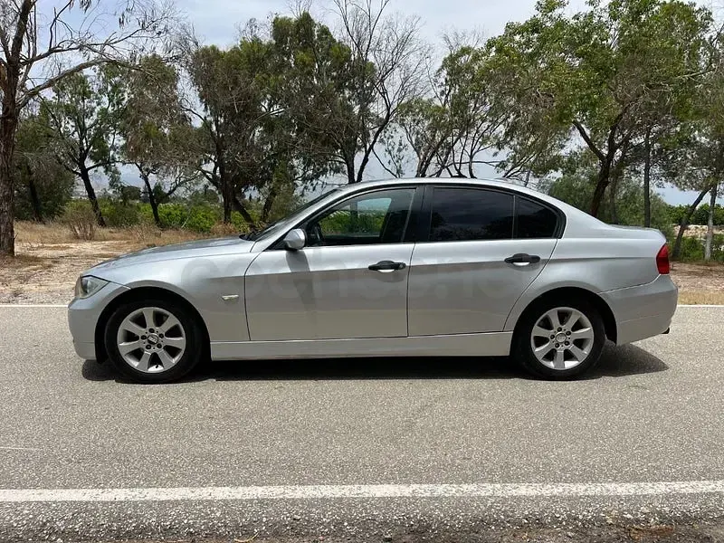 Usado BMW 320 Comfort Edition 163 CV (119 kW) 2006 Gris / plata Berlina