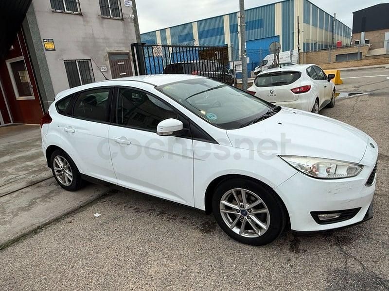 Begagnad Ford Focus Trend 120 HK (88 kW) 2016 Vit Sedan