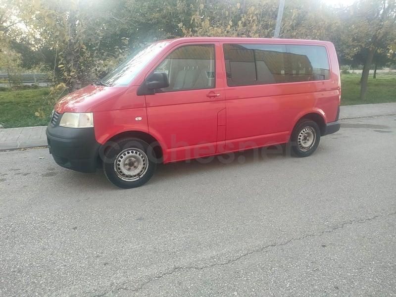 Usado VW Multivan Startline 102 CV (75 kW) 2009 Rojo Van