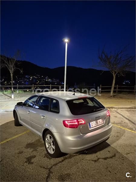 Usado Audi A3 Attraction 105 CV (77 kW) 2012 Gris / plata Berlina