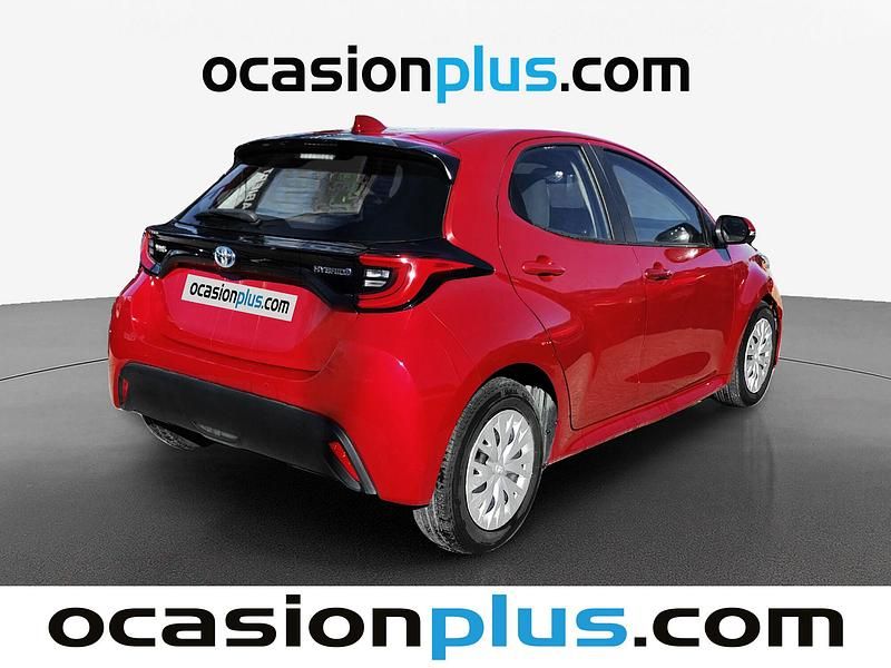 Usado Toyota Yaris Hybrid Business Edition 116 CV (85 kW) 2022 Rojo Berlina