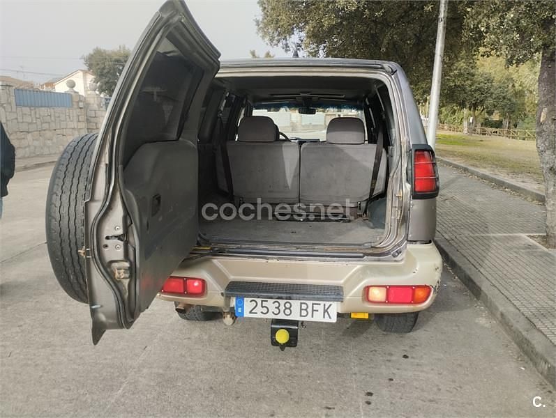 Usado Nissan Terrano SE 100 CV (73 kW) 1996 Gris / plata SUV