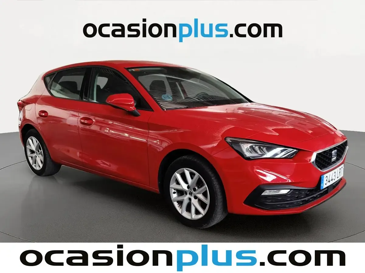 Usado Seat Leon Reference 110 CV (80 kW) 2021 Rojo Utilitario