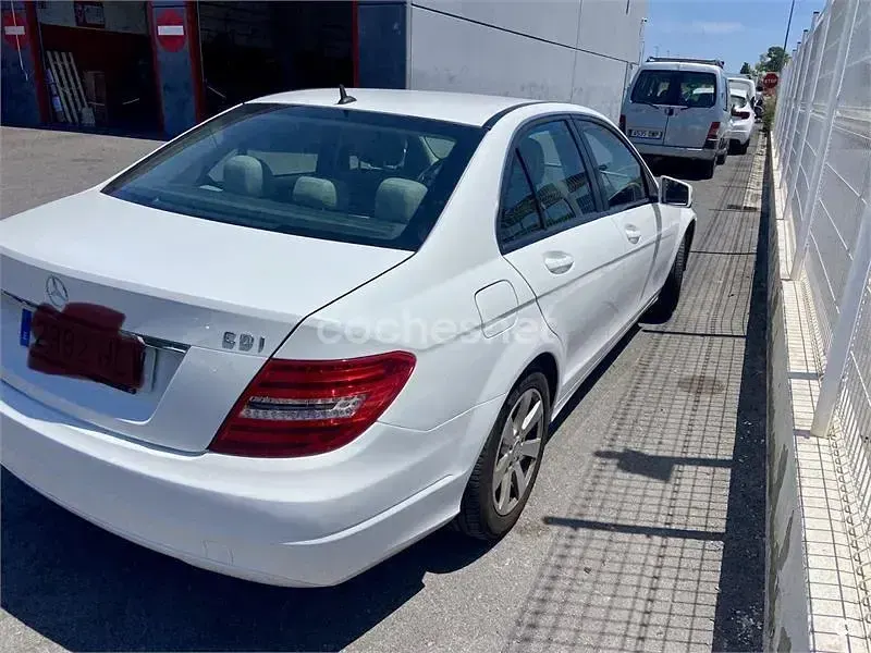 Usado Mercedes C200 Avantgarde 136 CV (100 kW) 2012 Blanco Berlina