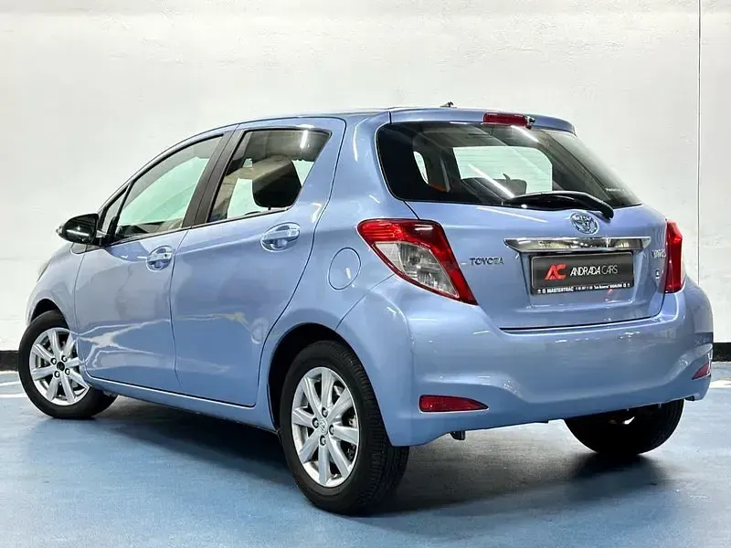 Usado Toyota Yaris Active 99 CV (72 kW) 2012 Azul Utilitario