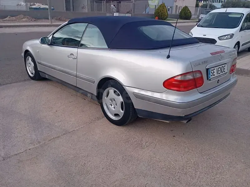 Usado Mercedes CLK320 Elegance 218 CV (160 kW) 1998 Gris / plata Descapotable