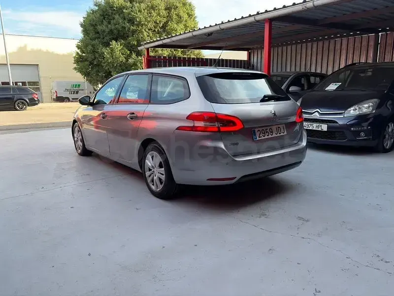Usado Peugeot 308 SW Access 92 CV (67 kW) 2015 Gris / plata Familiar