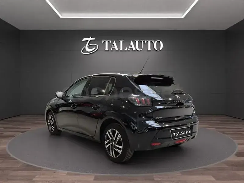Usado Peugeot 208 Allure 100 CV (73 kW) 2022 Negro Utilitario
