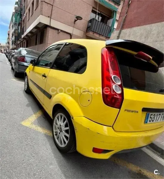 Usado Ford Fiesta Sport 100 CV (73 kW) 2007 Amarillo Utilitario
