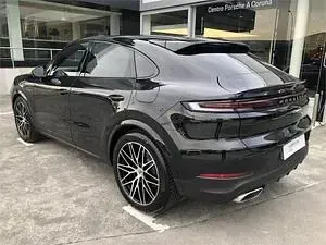 Usado Porsche Cayenne E-Hybrid 471 CV (346 kW) 2025 Negro metalizado SUV