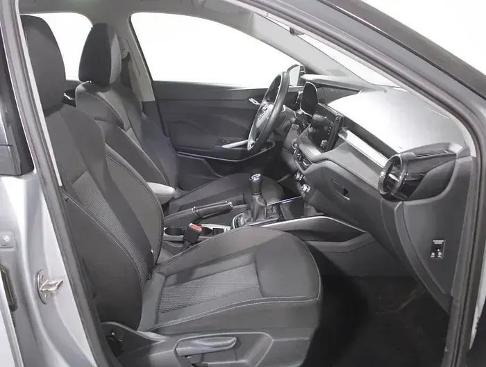 Usado Skoda Fabia Style 95 CV (69 kW) 2022 Gris plata Utilitario