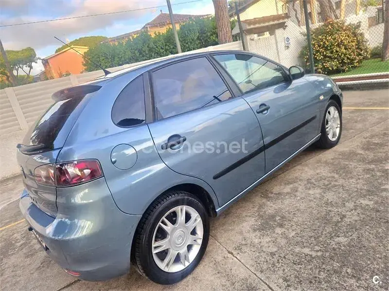 Usado Seat Ibiza 85 CV (62 kW) 2008 Gris / plata Berlina