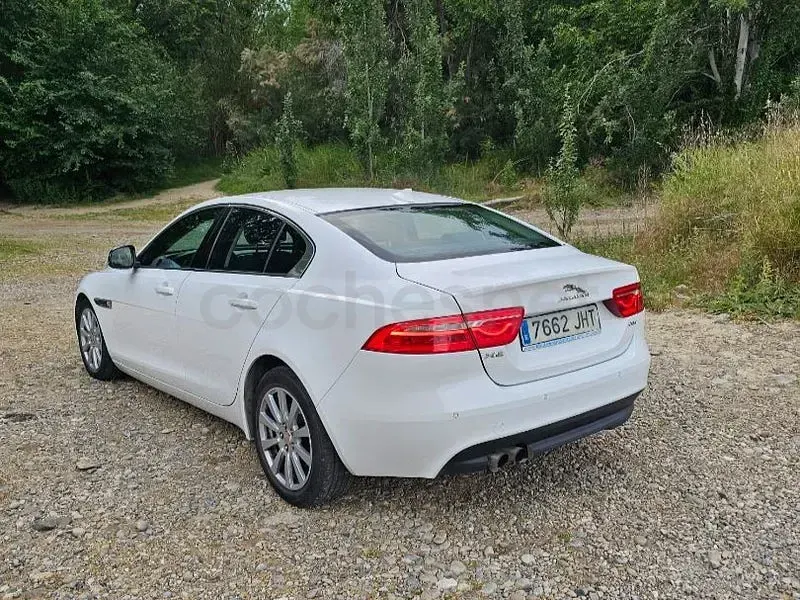 Usado Jaguar XE 180 CV (132 kW) 2015 Blanco Berlina