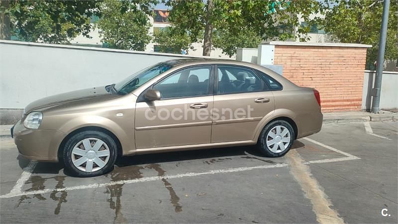 Usado Chevrolet Nubira SE 109 HP (80 kW) 2007 Bege Sedan