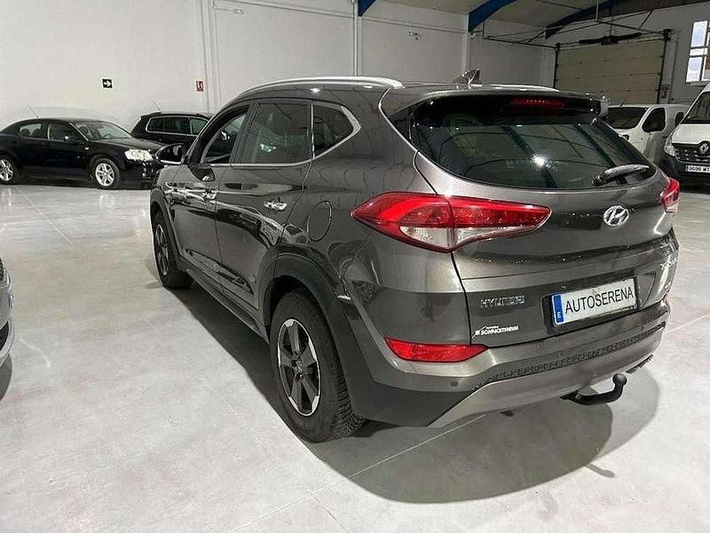Usado Hyundai Tucson Style 184 CV (135 kW) 2016 Gris SUV