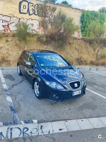 Usado Seat Leon Sport 140 CV (102 kW) 2006 Negro Utilitario
