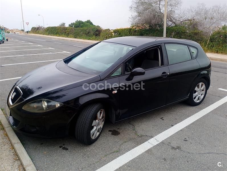 Usado Seat Leon Sport 102 CV (75 kW) 2008 Negro Utilitario