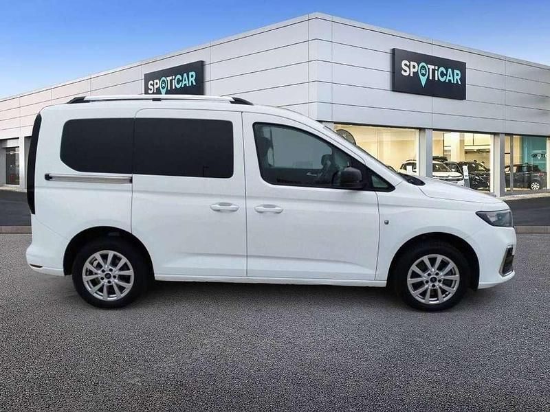 Usado Ford Tourneo Titanium 122 CV (89 kW) 2022 Blanco Van