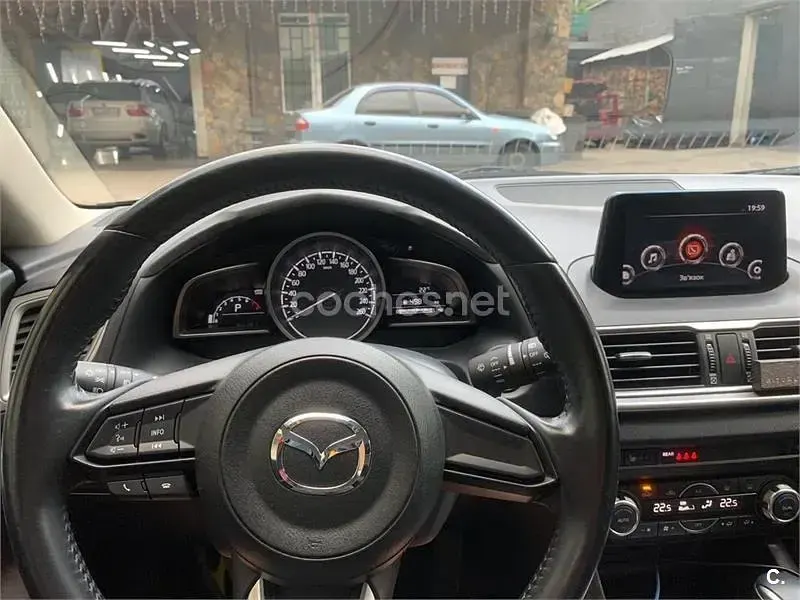 Usado Mazda 3 100 CV (73 kW) 2018 Negro Berlina