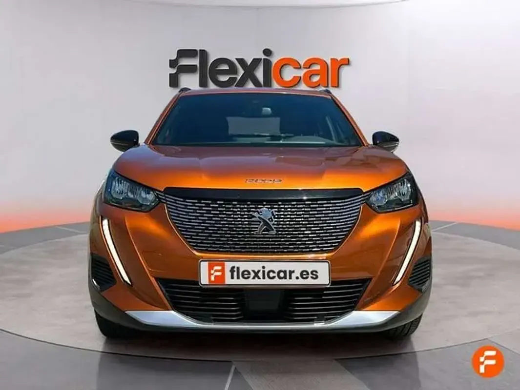 Usado Peugeot 2008 Allure 101 CV (74 kW) 2023 Naranja SUV