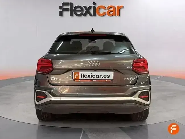 Usado Audi Q2 S-Line 150 CV (110 kW) 2023 Gris / plata SUV