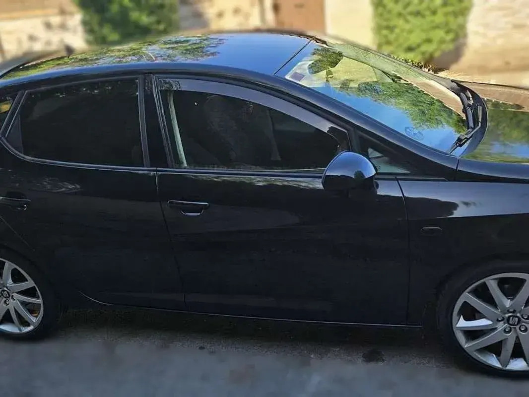 Usado Seat Ibiza Style 105 CV (77 kW) 2016 Negro Berlina