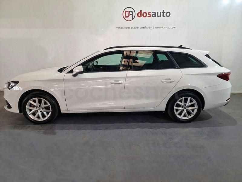 Usado Seat Leon Style 150 CV (110 kW) 2021 Blanco Familiar
