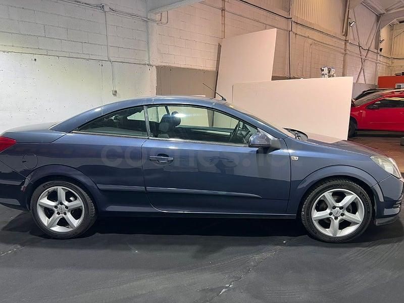 Usado Opel Astra Cabriolet Enjoy 140 CV (102 kW) 2006 Azul Descapotable