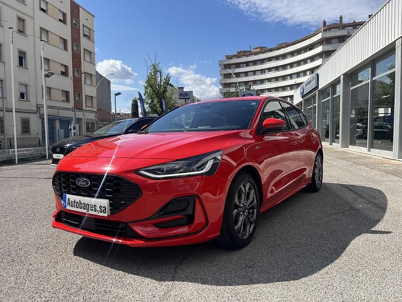 Usado Ford Focus ST-Line 125 CV (91 kW) 2022 Rojo Familiar