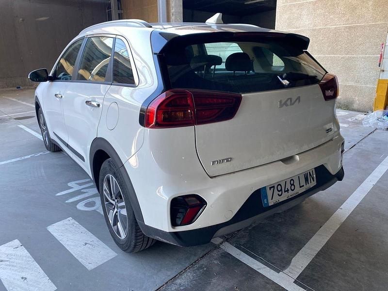Usado Kia Niro 141 CV (103 kW) 2022 Blanco SUV