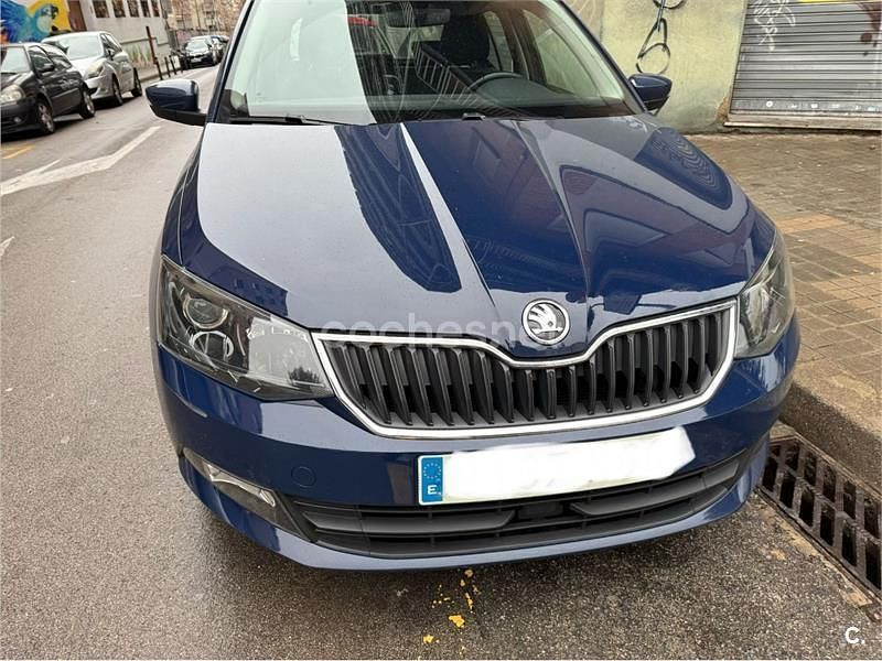 Usado Skoda Fabia Business Line 75 CV (55 kW) 2017 Azul Berlina