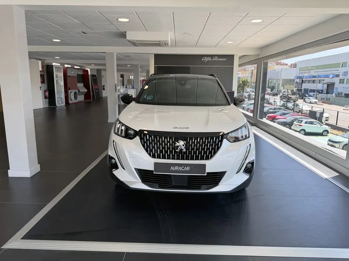 Usado Peugeot 2008 GT 130 CV (95 kW) 2021 Blanco SUV