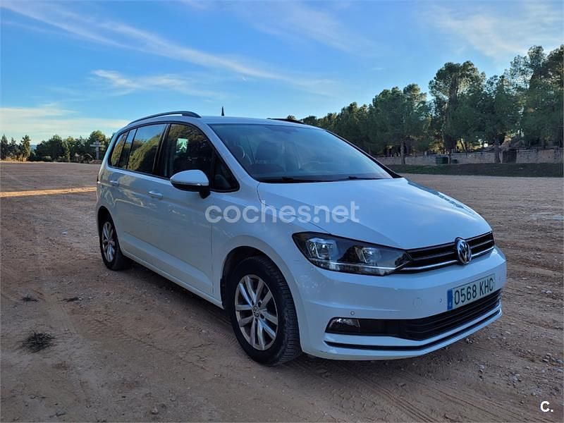 Blanco Usado 2018 VW Touran Edition Monovolumen | 18.500 € (Un poco caro) - Imagen 1/4