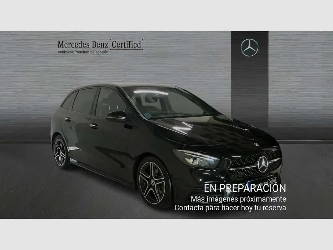 Usado Mercedes B180 116 CV (85 kW) 2022 Negro Utilitario