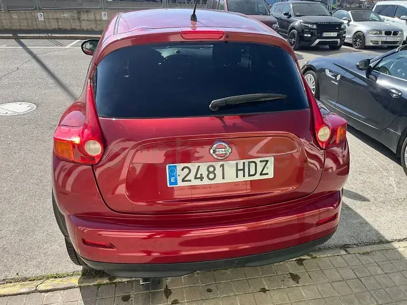 Usado Nissan Juke Acenta Connect 110 CV (80 kW) 2011 Granate SUV
