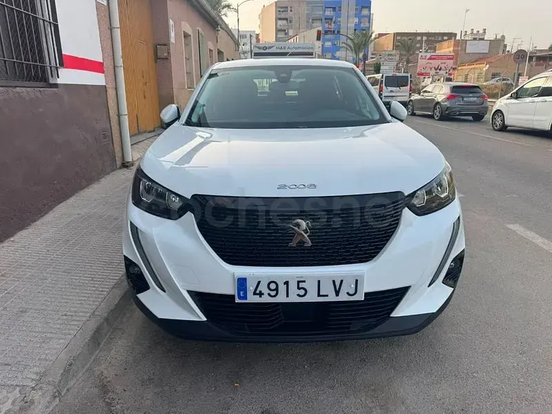 Usado Peugeot 2008 Active 110 CV (80 kW) 2021 Blanco SUV
