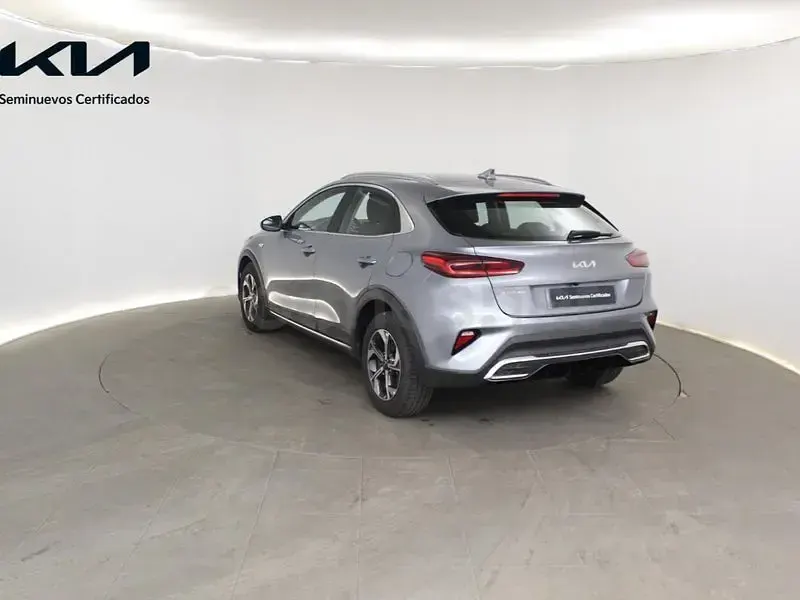 Usado Kia XCeed 100 CV (73 kW) 2025 Gris / plata SUV