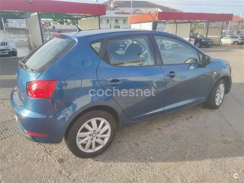 Usado Seat Ibiza Style 105 CV (77 kW) 2015 Azul Berlina