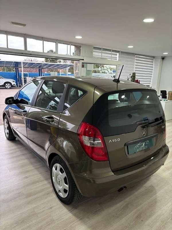 Usado Mercedes A160 82 CV (60 kW) 2010 Beige Utilitario