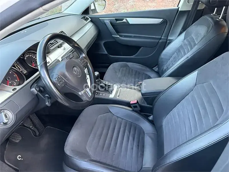 Begagnad VW Passat Highline 160 HK (117 kW) 2012 Vit Kombi