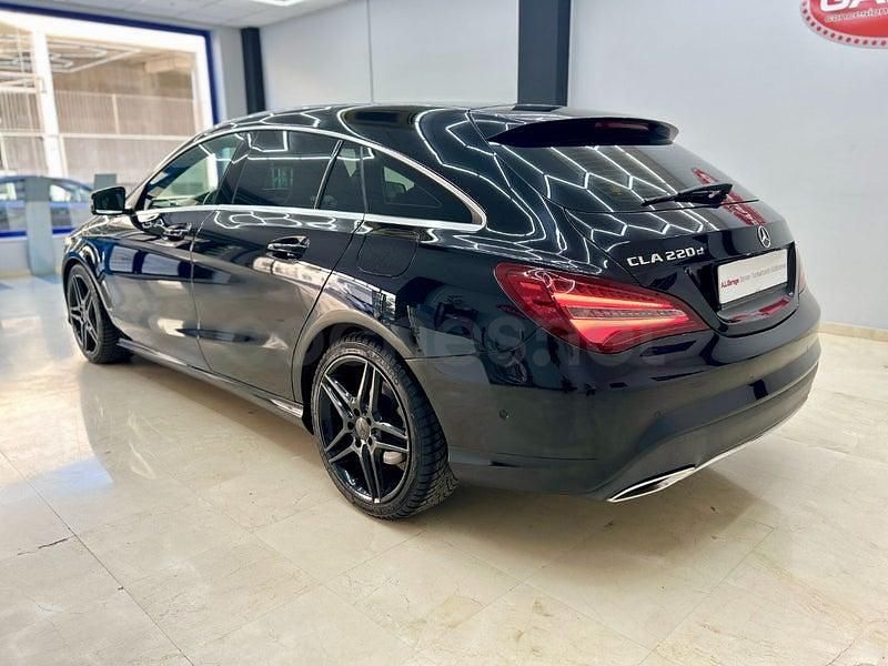 Usado Mercedes CLA220 Shooting Brake 177 CV (130 kW) 2016 Negro Familiar